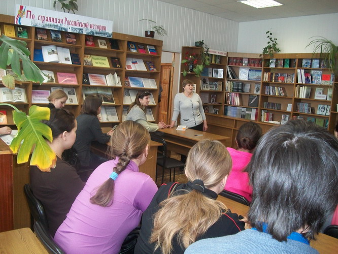 В Шемуршинской поселенческой библиотеке прошел час молодого избирателя «Подросткам об основах избирательного права»